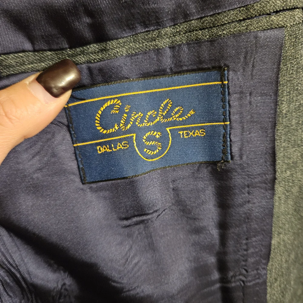Sophisticated Men's Gray Blazer